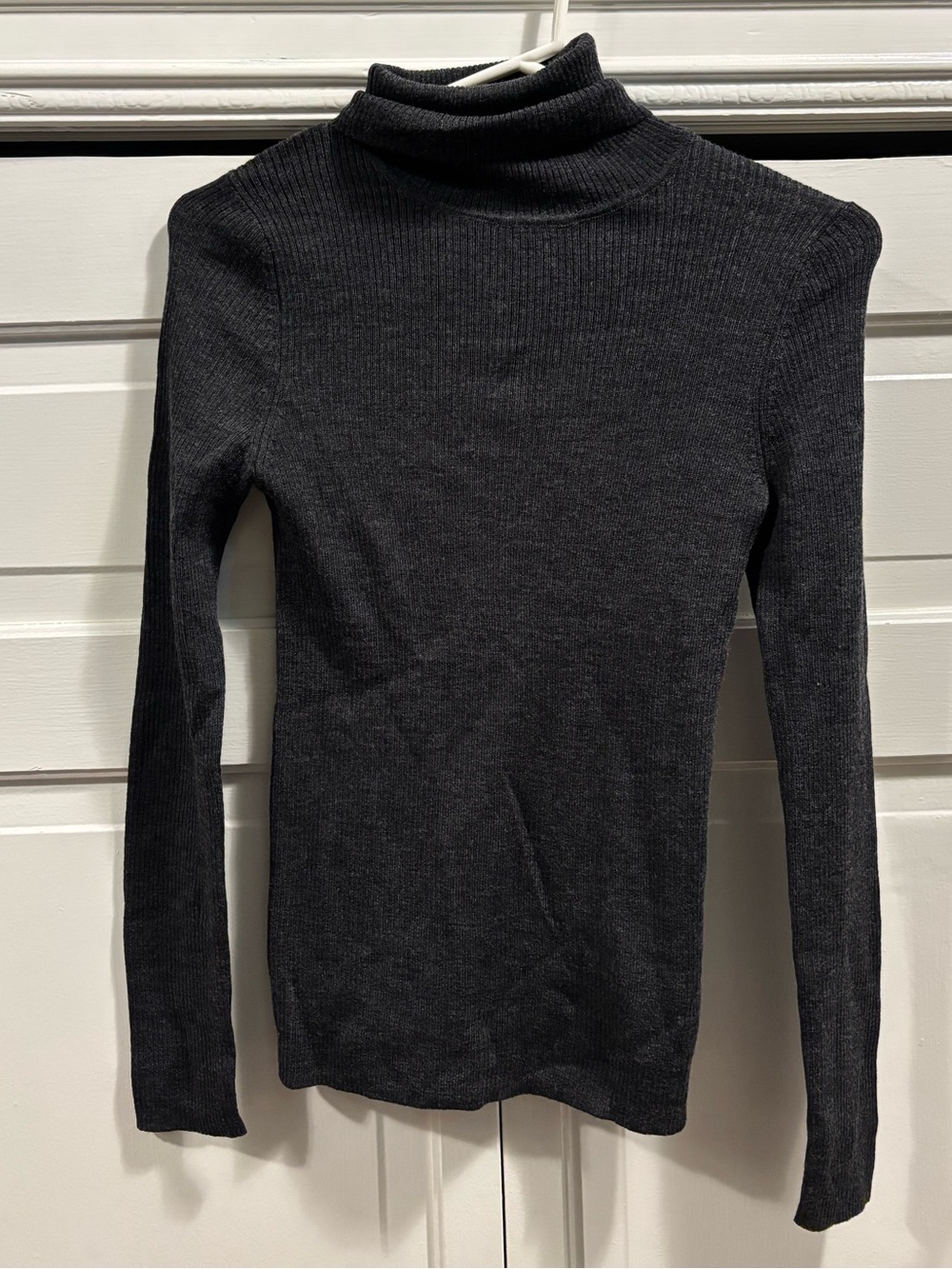 UNIQLO Women's Gray Ribbed Turtleneck Sweater